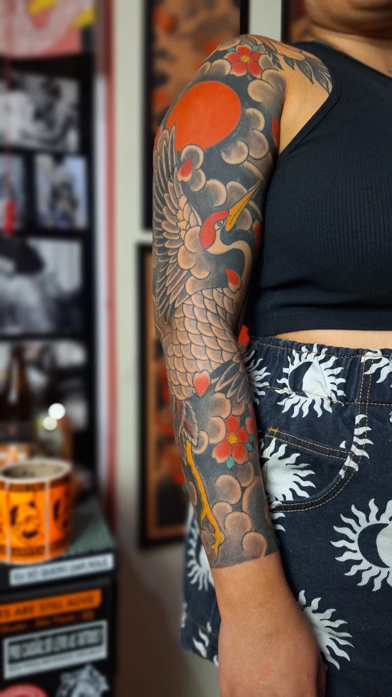 Armpiece com pássaro, sol e flores