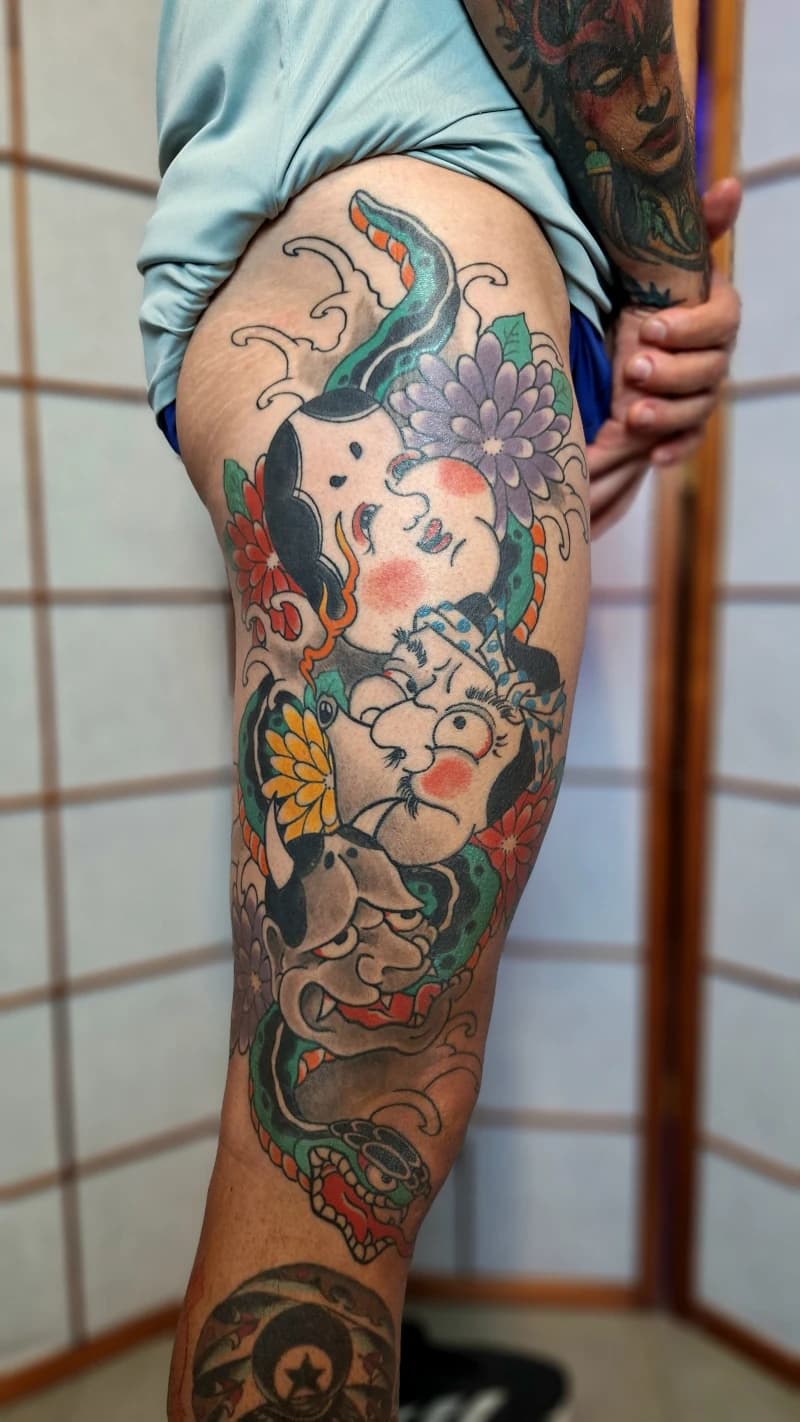 Máscaras tradicionais japonesas com serpente