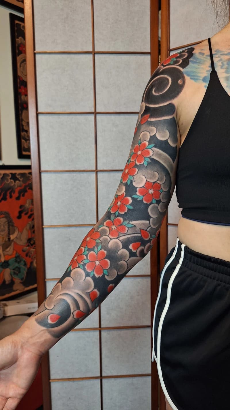 Armpiece com folhas de sakura