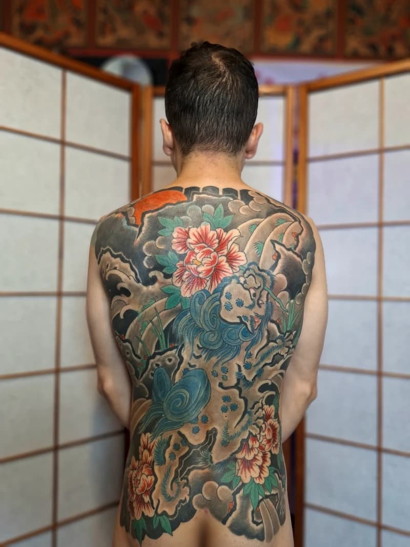 Cobertura de tatuagem nas costas