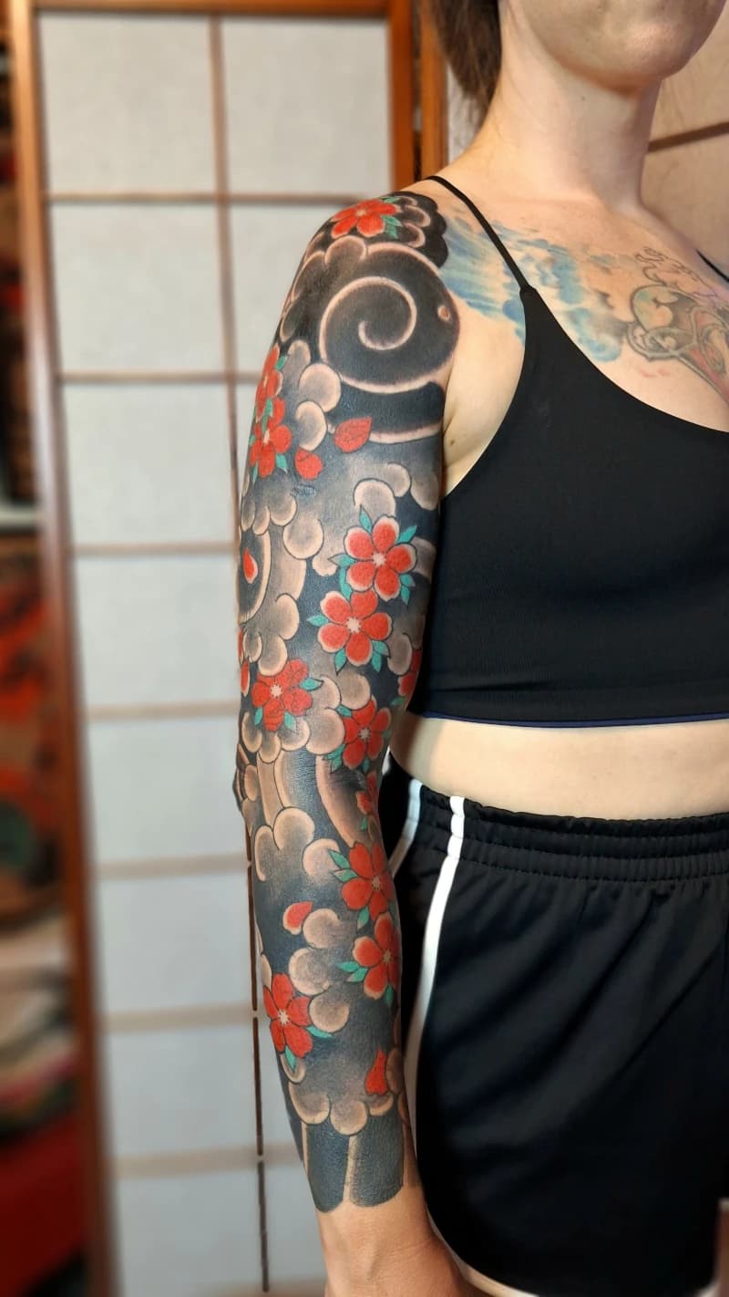 Cobertura de tatuagem no peito